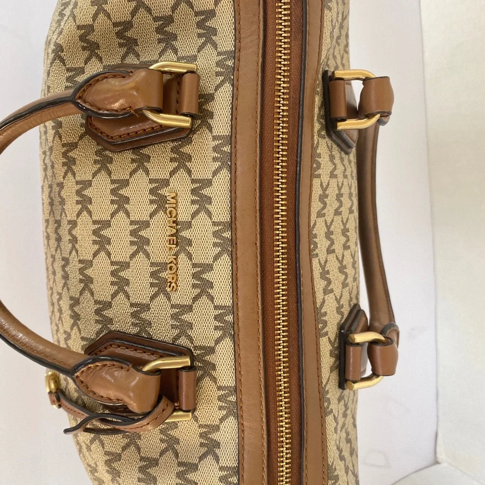 Michael Kors Handbag 🤎 - Picture 4 of 9